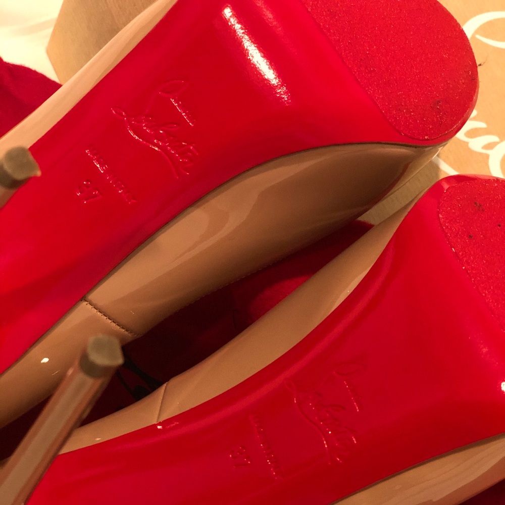 Nude prive authentic christian louboutin